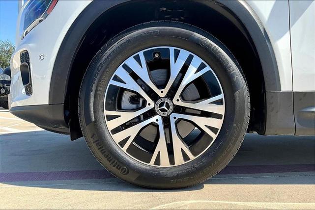 Photo of 2025 Polar White Mercedes-Benz GLB 250