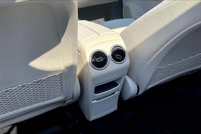 Photo of 2025 Polar White Mercedes-Benz GLB 250