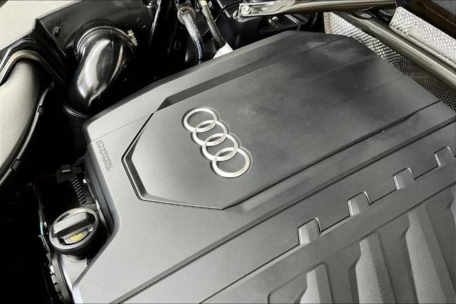 Photo of 2023 Manhattan Gray Metallic Audi Q5