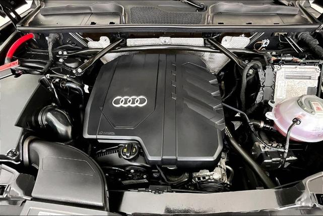Photo of 2023 Manhattan Gray Metallic Audi Q5
