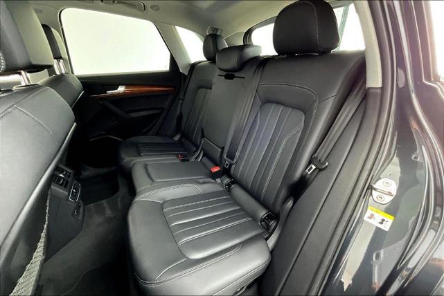 Photo of 2023 Manhattan Gray Metallic Audi Q5