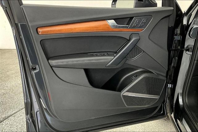 Photo of 2023 Manhattan Gray Metallic Audi Q5