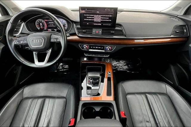 Photo of 2023 Manhattan Gray Metallic Audi Q5