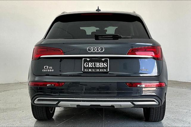 Photo of 2023 Manhattan Gray Metallic Audi Q5