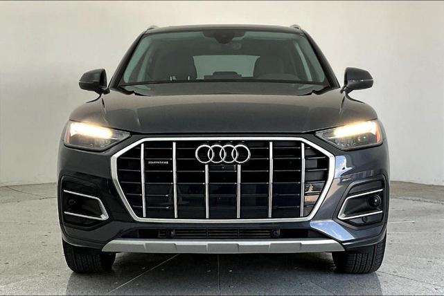 Photo of 2023 Manhattan Gray Metallic Audi Q5