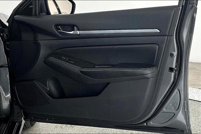 Photo of 2022 Gun Metallic Nissan Altima