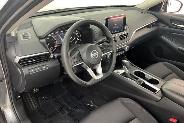 Photo of 2022 Gun Metallic Nissan Altima