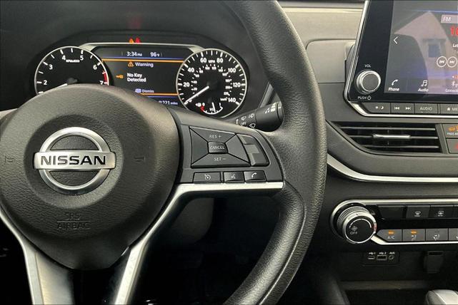 Photo of 2022 Gun Metallic Nissan Altima