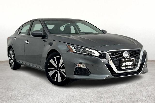 Photo of 2022 Gun Metallic Nissan Altima