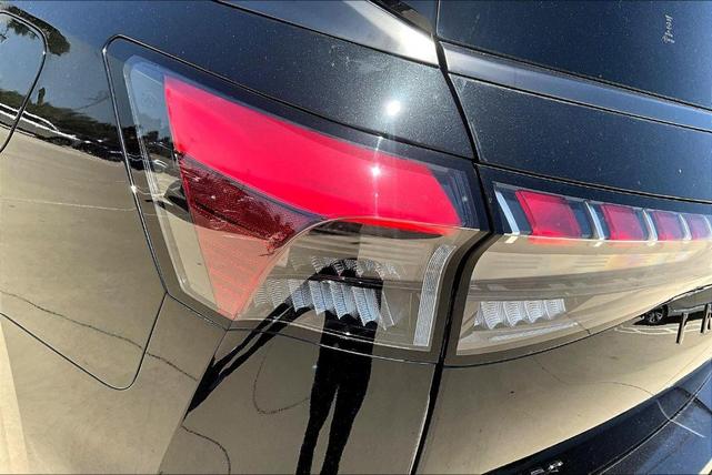 Photo of 2025 2t Mineral Blac INFINITI QX80