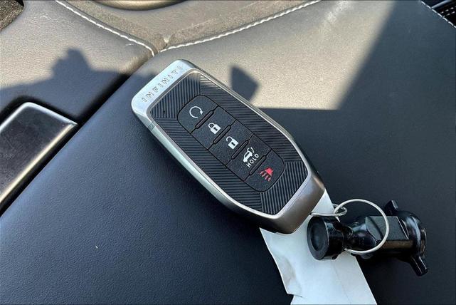 Photo of 2025 2t Mineral Blac INFINITI QX80