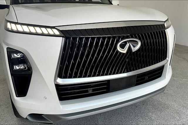 Photo of 2025 Radiant White INFINITI QX80