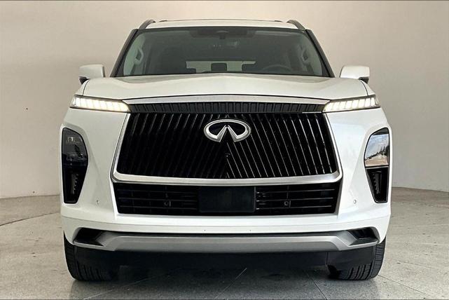 Photo of 2025 Radiant White INFINITI QX80