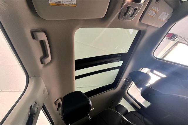 Photo of 2025 Radiant White INFINITI QX80
