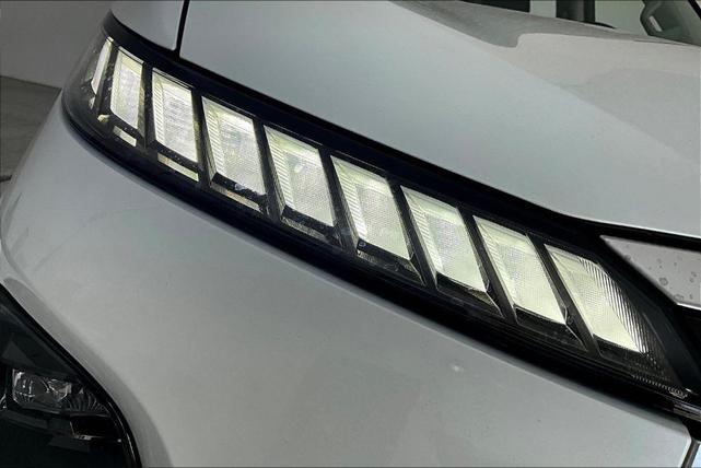Photo of 2025 Radiant White INFINITI QX80