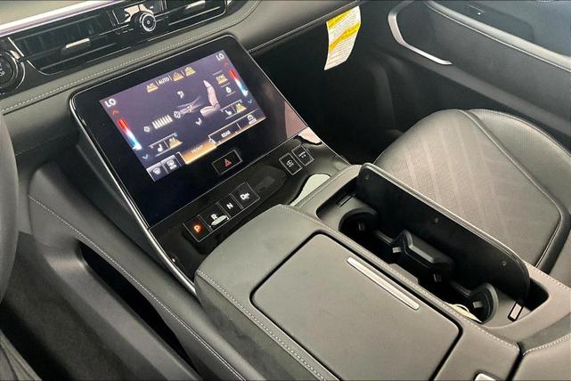 Photo of 2025 Radiant White INFINITI QX80