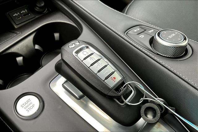 Photo of 2025 Cloud White INFINITI QX50