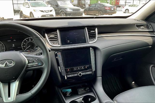 Photo of 2025 Cloud White INFINITI QX50