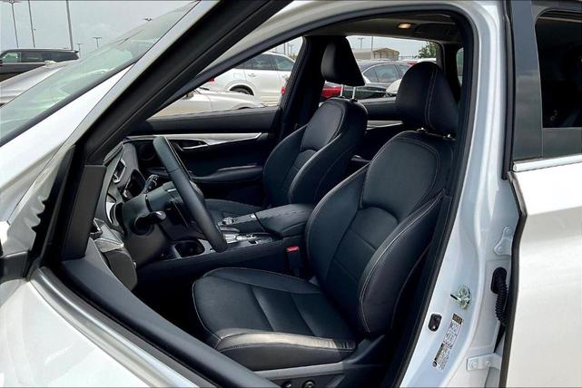 Photo of 2025 Cloud White INFINITI QX50