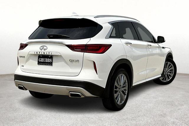 Photo of 2025 Cloud White INFINITI QX50