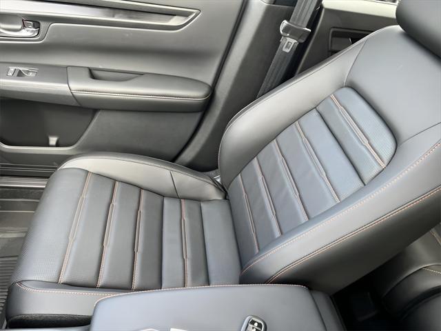 Photo of 2026 Platinum White Pearl Honda CR-V Hybrid