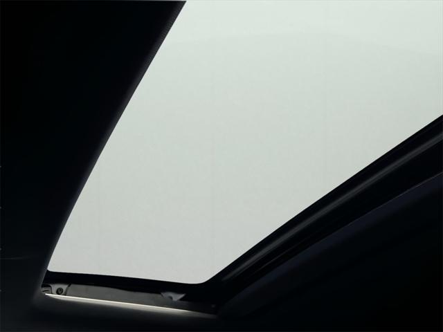 Photo of 2026 Platinum White Pearl Honda CR-V Hybrid
