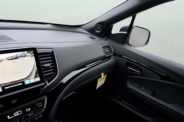 Photo of 2025 Crystal Black Pearl Honda Ridgeline