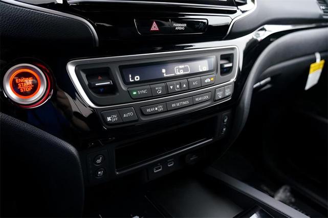 Photo of 2025 Crystal Black Pearl Honda Ridgeline