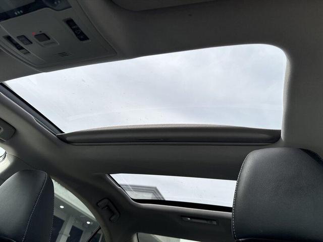 Photo of 2017 Eminent White Pearl Lexus ES 350