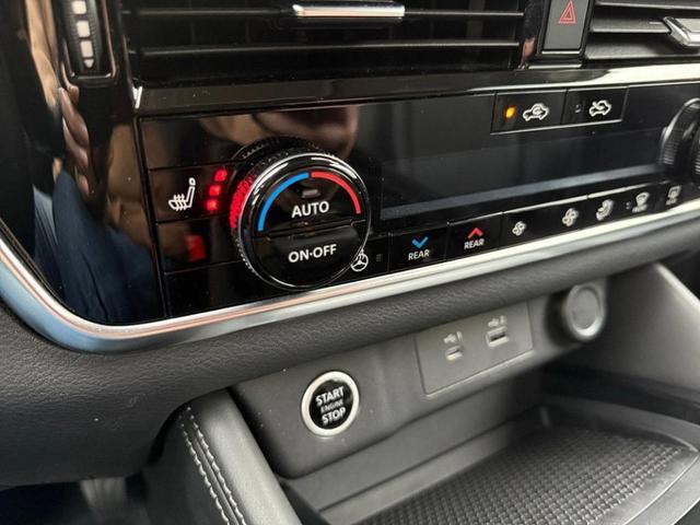 Photo of 2022 Caspian Blue Nissan Rogue