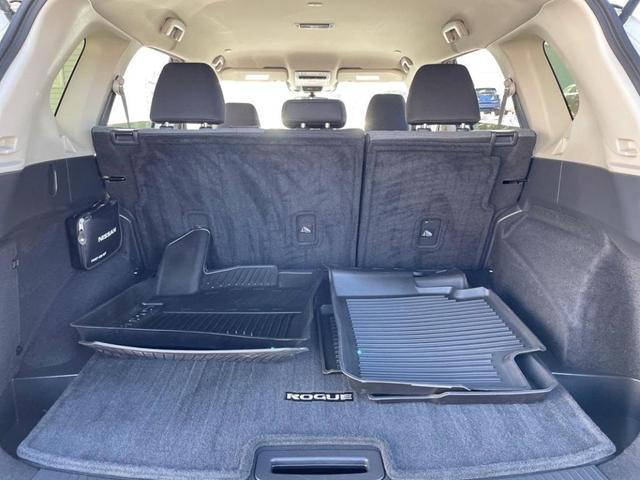 Photo of 2023 White Nissan Rogue