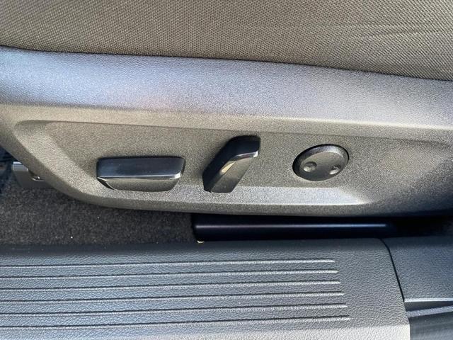 Photo of 2023 White Nissan Rogue