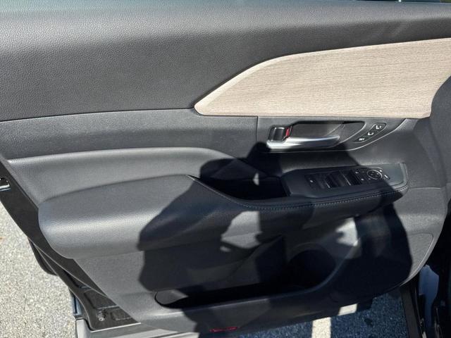 Photo of 2024 Black Toyota Grand Highlander