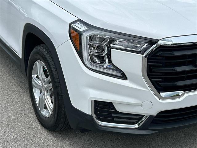 Photo of 2023 Summit White GMC Terrain