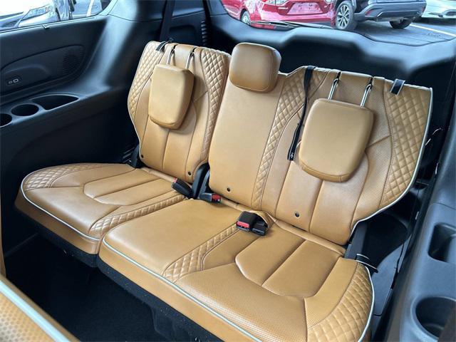 Photo of 2021 Brilliant Black Crystal Pearlcoat Chrysler Pacifica
