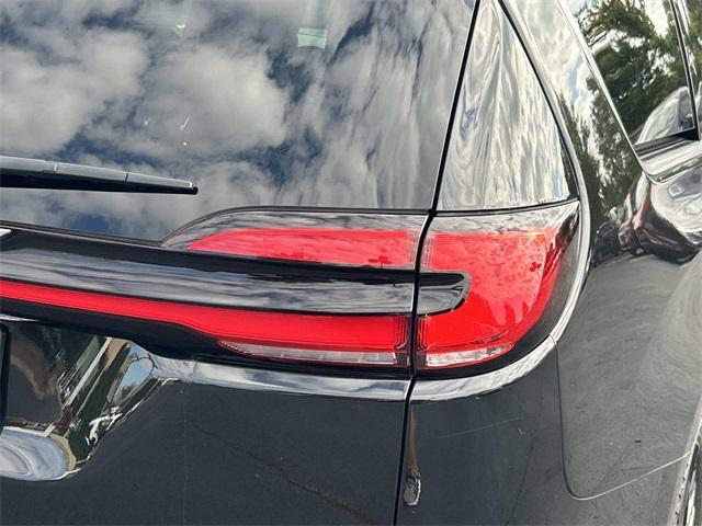 Photo of 2021 Brilliant Black Crystal Pearlcoat Chrysler Pacifica