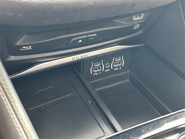Photo of 2021 Brilliant Black Crystal Pearlcoat Chrysler Pacifica