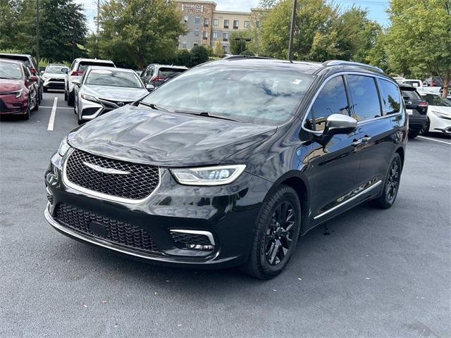 Photo of 2021 Brilliant Black Crystal Pearlcoat Chrysler Pacifica