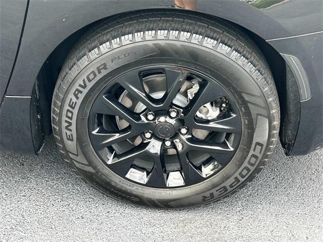 Photo of 2021 Brilliant Black Crystal Pearlcoat Chrysler Pacifica