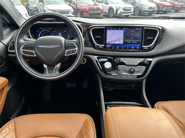 Photo of 2021 Brilliant Black Crystal Pearlcoat Chrysler Pacifica