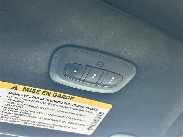 Photo of 2021 Brilliant Black Crystal Pearlcoat Chrysler Pacifica
