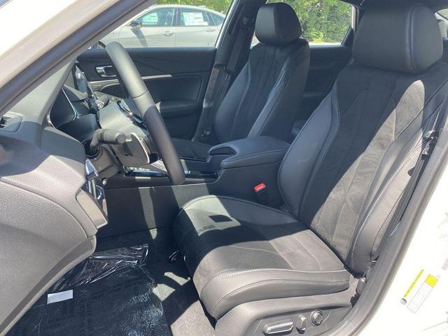 Photo of 2025 Platinum White Pearl Acura Integra