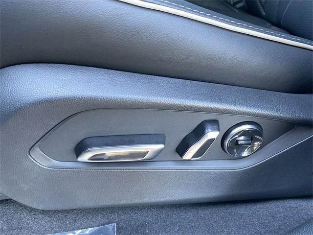 Photo of 2026 Platinum White Pearl Acura MDX