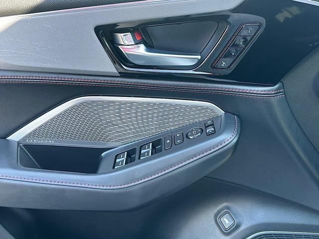 Photo of 2023 Platinum White Pearl Acura MDX