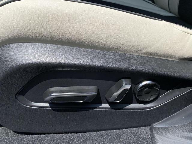 Photo of 2025 Apex Blue Pearl Acura TLX