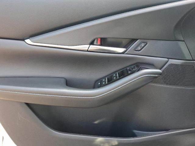 Photo of 2024 Snowflake White Pearl Mazda CX-30