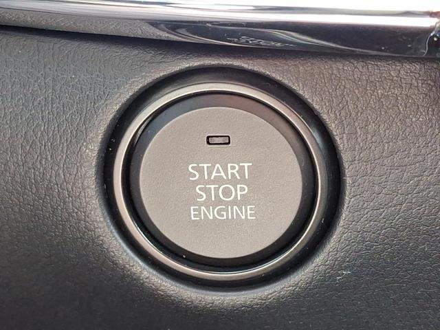 Photo of 2024 Snowflake White Pearl Mazda CX-30