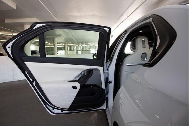 Photo of 2025 Mineral White Metallic BMW 760