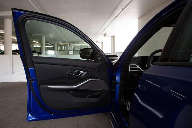 Photo of 2025 Portimao Blue Metallic BMW M340