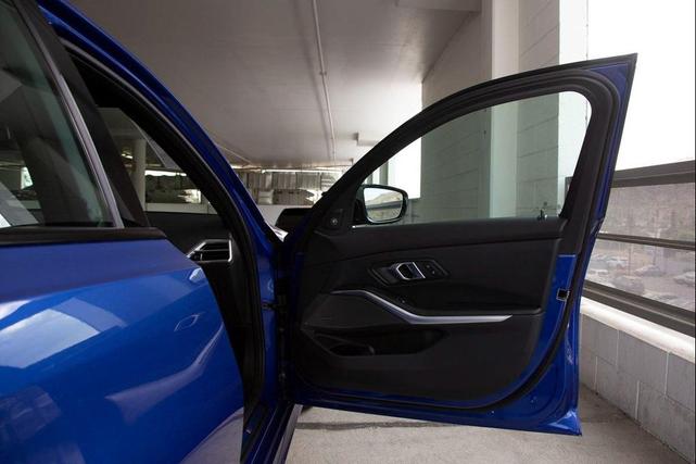 Photo of 2025 Portimao Blue Metallic BMW M340